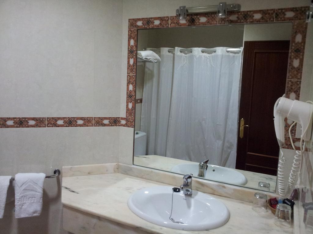 Triple Room,1328476061:JPEG